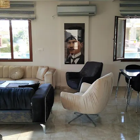 Hotel Mit Blick Auf Und Berge In Izmir Gumuldur